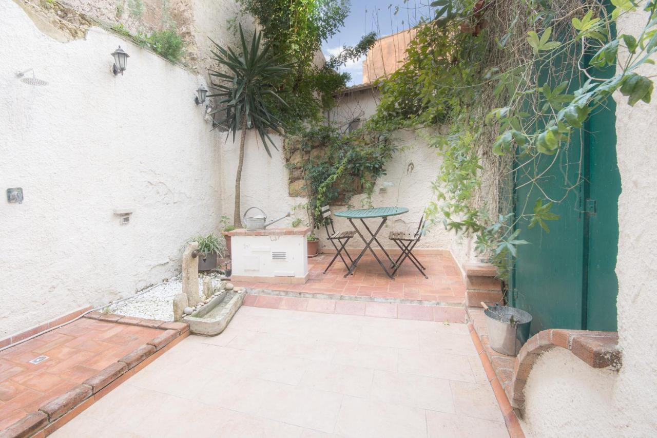 Right House - Small Garden In Old Town - Historical Castle District กาญารี ภายนอก รูปภาพ