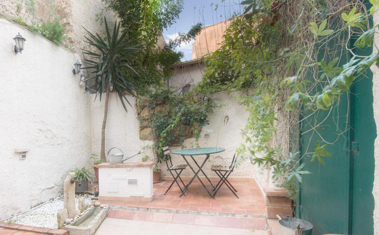 Right House - Small Garden In Old Town - Historical Castle District กาญารี ภายนอก รูปภาพ